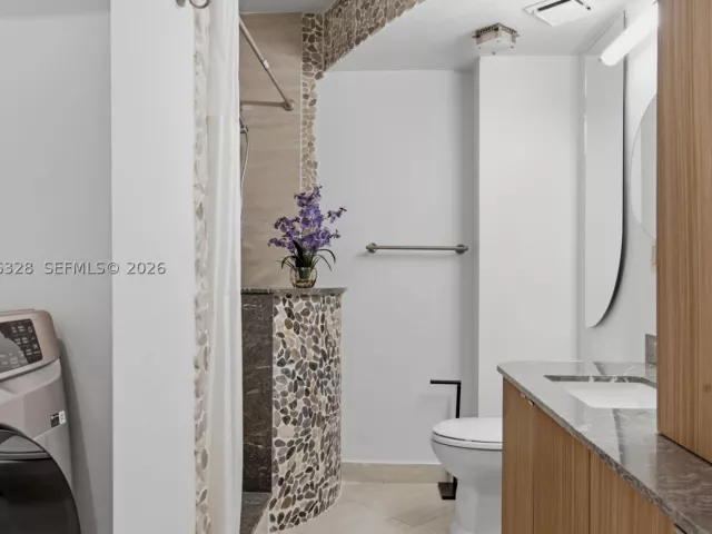 2-bedroom condo for sale in Aventura - 3610 Yacht Club Dr 1114 - MondialRealty