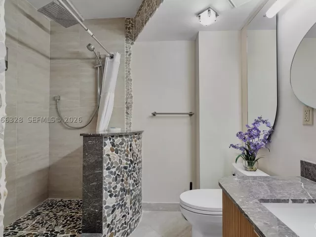 2-bedroom condo for sale in Aventura - 3610 Yacht Club Dr 1114 - MondialRealty