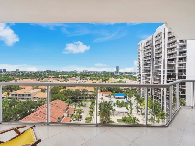 2-bedroom condo for sale in Aventura - 3610 Yacht Club Dr 1114 - MondialRealty
