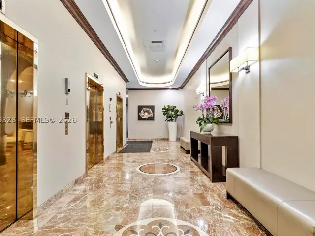 2-bedroom condo for sale in Aventura - 3610 Yacht Club Dr 1114 - MondialRealty