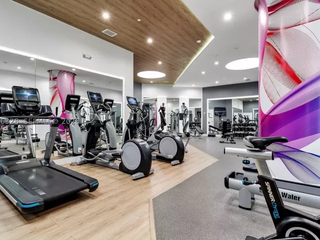 2-bedroom condo for sale in Aventura - 3610 Yacht Club Dr 1114 - MondialRealty