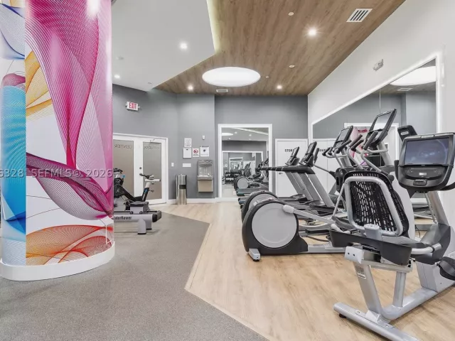 2-bedroom condo for sale in Aventura - 3610 Yacht Club Dr 1114 - MondialRealty