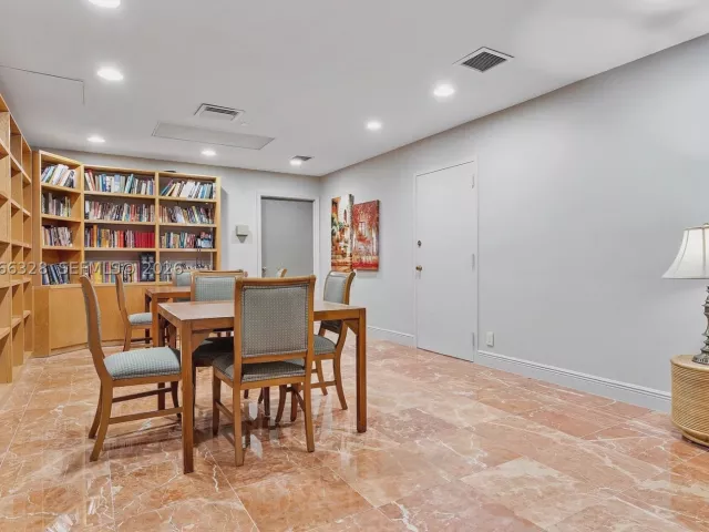 2-bedroom condo for sale in Aventura - 3610 Yacht Club Dr 1114 - MondialRealty