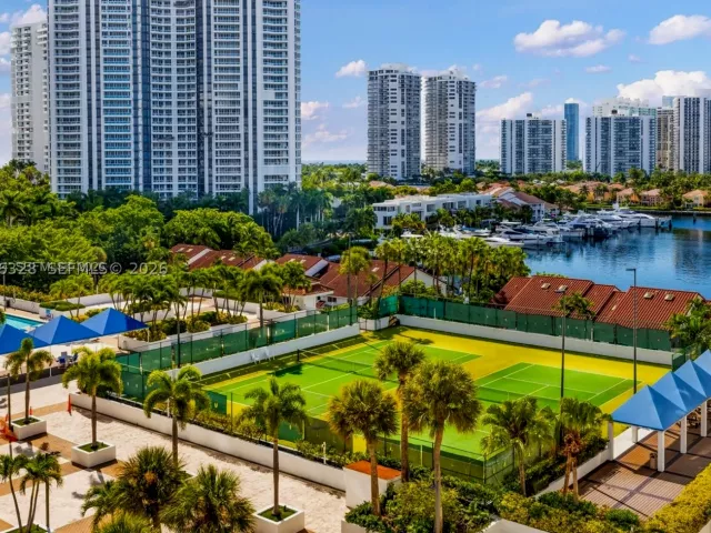 2-bedroom condo for sale in Aventura - 3610 Yacht Club Dr 1114 - MondialRealty