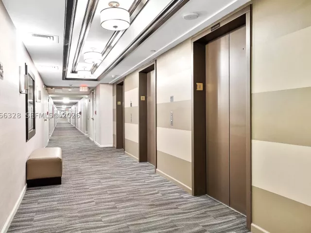 2-bedroom condo for sale in Aventura - 3610 Yacht Club Dr 1114 - MondialRealty