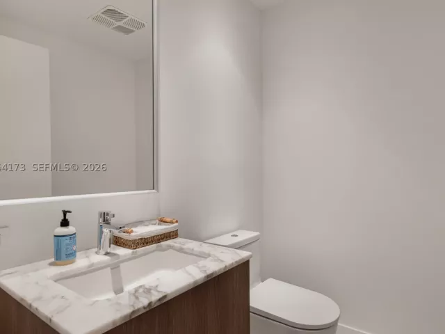 1-bedroom condo for sale in Miami Beach - 500 Alton Rd 1204 - MondialRealty