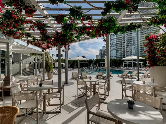 1-bedroom condo for sale in Miami Beach - 500 Alton Rd 1204 - MondialRealty