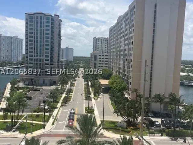 3-bedroom condo for rent in Sunny Isles Beach - 15901 Collins Ave 604 - MondialRealty