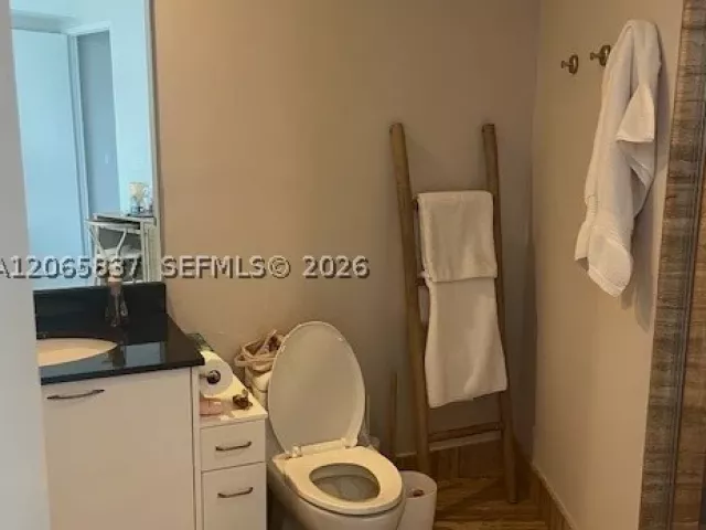 3-bedroom condo for rent in Sunny Isles Beach - 15901 Collins Ave 604 - MondialRealty