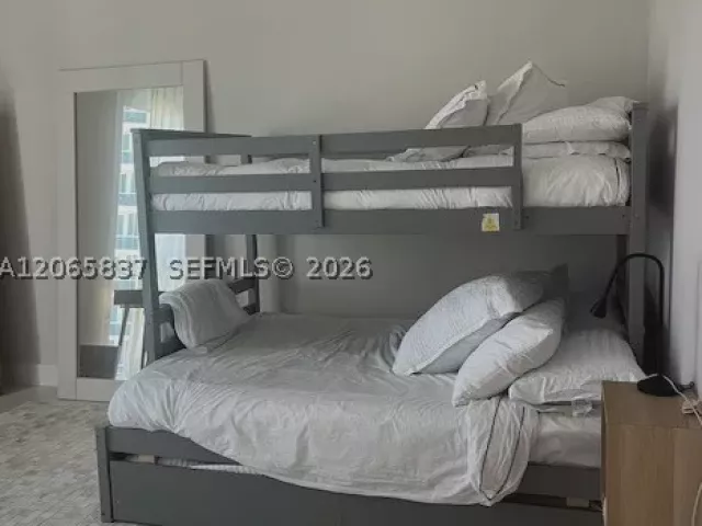 3-bedroom condo for rent in Sunny Isles Beach - 15901 Collins Ave 604 - MondialRealty
