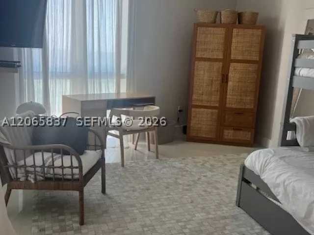 3-bedroom condo for rent in Sunny Isles Beach - 15901 Collins Ave 604 - MondialRealty