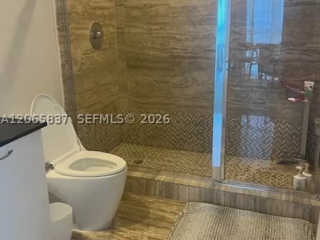 3-bedroom condo for rent in Sunny Isles Beach - 15901 Collins Ave 604 - MondialRealty