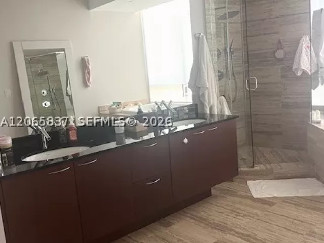 3-bedroom condo for rent in Sunny Isles Beach - 15901 Collins Ave 604 - MondialRealty