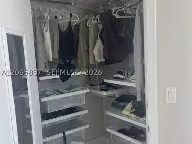 3-bedroom condo for rent in Sunny Isles Beach - 15901 Collins Ave 604 - MondialRealty