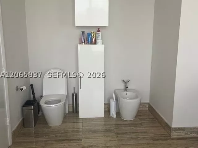 3-bedroom condo for rent in Sunny Isles Beach - 15901 Collins Ave 604 - MondialRealty