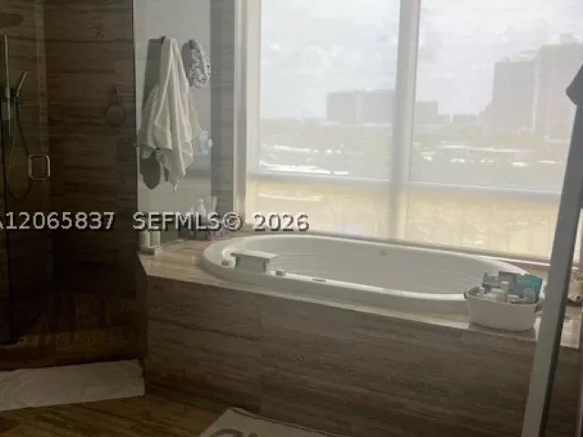 3-bedroom condo for rent in Sunny Isles Beach - 15901 Collins Ave 604 - MondialRealty