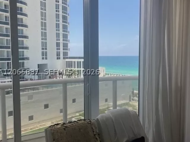 3-bedroom condo for rent in Sunny Isles Beach - 15901 Collins Ave 604 - MondialRealty