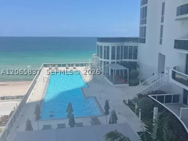 3-bedroom condo for rent in Sunny Isles Beach - 15901 Collins Ave 604 - MondialRealty