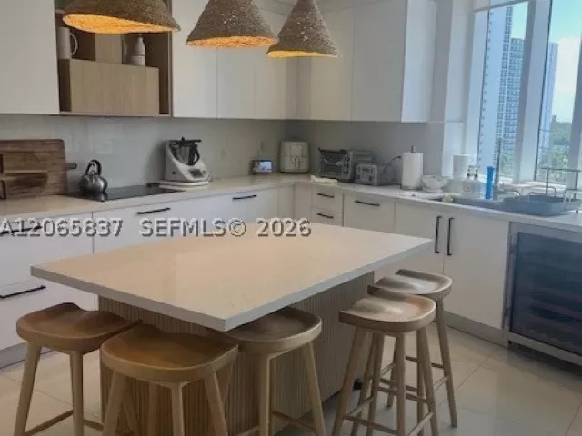 3-bedroom condo for rent in Sunny Isles Beach - 15901 Collins Ave 604 - MondialRealty
