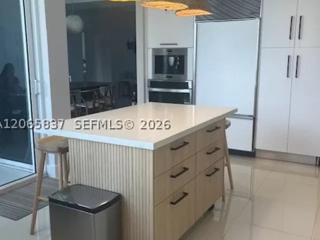 3-bedroom condo for rent in Sunny Isles Beach - 15901 Collins Ave 604 - MondialRealty
