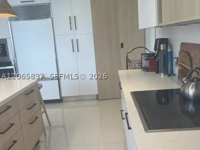3-bedroom condo for rent in Sunny Isles Beach - 15901 Collins Ave 604 - MondialRealty