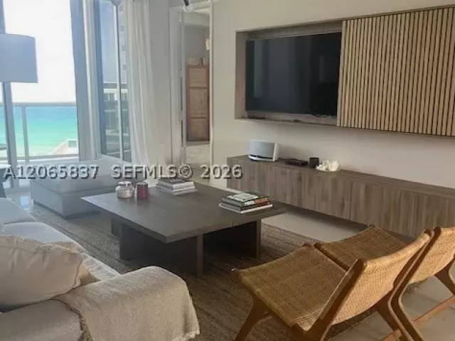 3-bedroom condo for rent in Sunny Isles Beach - 15901 Collins Ave 604 - MondialRealty