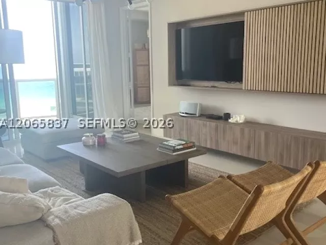 3-bedroom condo for rent in Sunny Isles Beach - 15901 Collins Ave 604 - MondialRealty