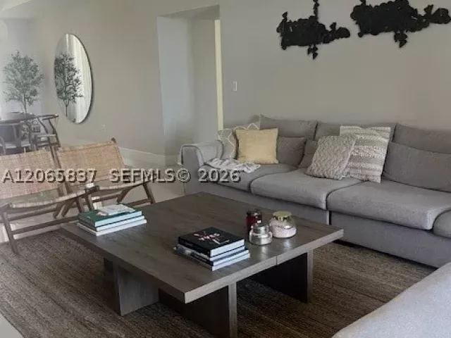 3-bedroom condo for rent in Sunny Isles Beach - 15901 Collins Ave 604 - MondialRealty