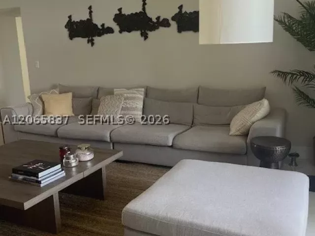 3-bedroom condo for rent in Sunny Isles Beach - 15901 Collins Ave 604 - MondialRealty
