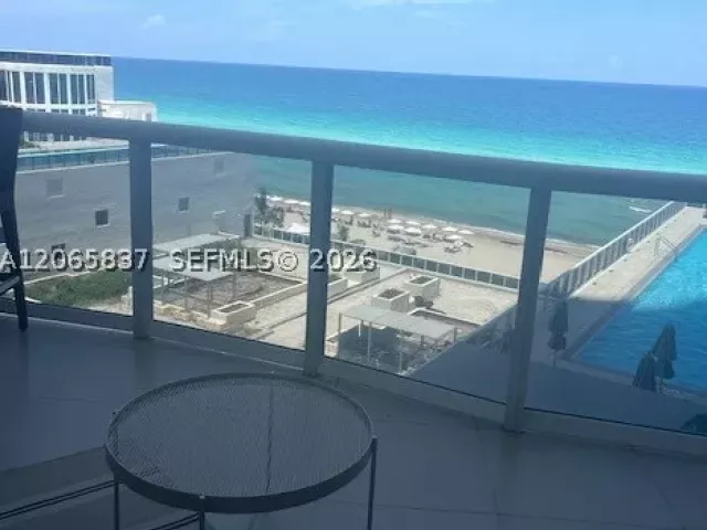 3-bedroom condo for rent in Sunny Isles Beach - 15901 Collins Ave 604 - MondialRealty