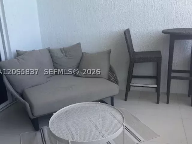 3-bedroom condo for rent in Sunny Isles Beach - 15901 Collins Ave 604 - MondialRealty