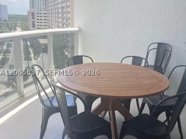 3-bedroom condo for rent in Sunny Isles Beach - 15901 Collins Ave 604 - MondialRealty