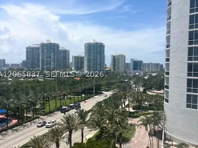 3-bedroom condo for rent in Sunny Isles Beach - 15901 Collins Ave 604 - MondialRealty