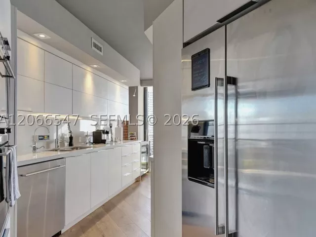 2-bedroom condo for rent in Aventura - 3610 Yacht Club Dr 1206 - MondialRealty