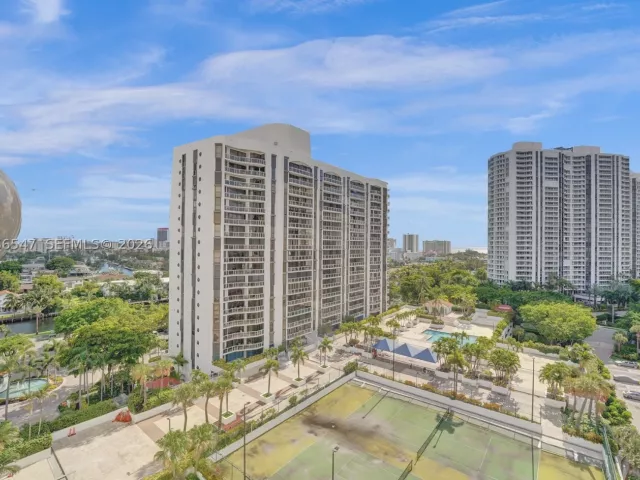 2-bedroom condo for rent in Aventura - 3610 Yacht Club Dr 1206 - MondialRealty