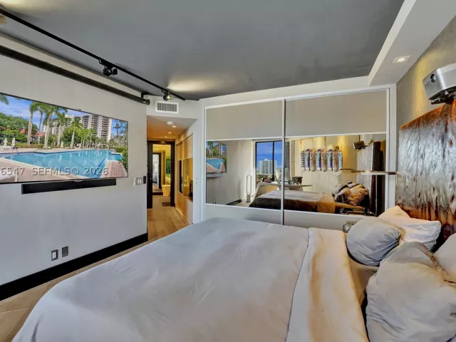 2-bedroom condo for rent in Aventura - 3610 Yacht Club Dr 1206 - MondialRealty