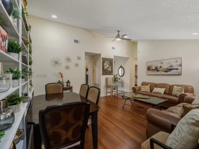 3-bedroom home for sale in Boca Raton - 10308 Greenbriar Ct - MondialRealty