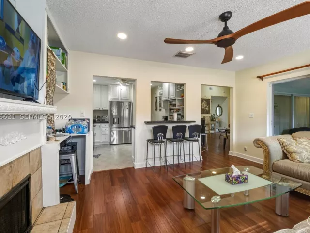 3-bedroom home for sale in Boca Raton - 10308 Greenbriar Ct - MondialRealty