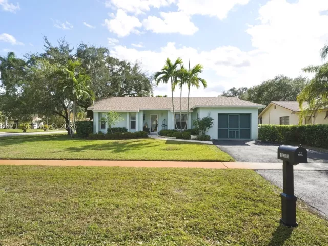 3-bedroom home for sale in Boca Raton - 10308 Greenbriar Ct - MondialRealty