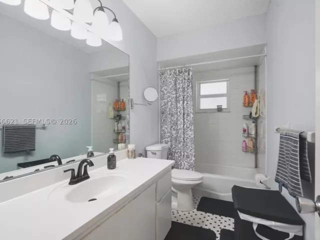 3-bedroom home for sale in Boca Raton - 10308 Greenbriar Ct - MondialRealty