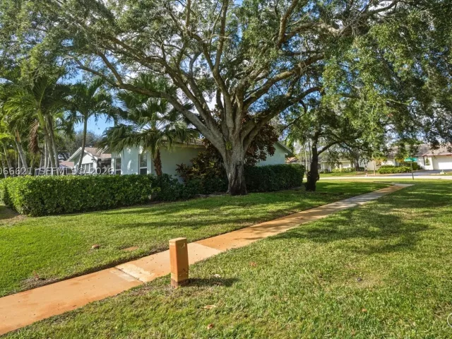 3-bedroom home for sale in Boca Raton - 10308 Greenbriar Ct - MondialRealty