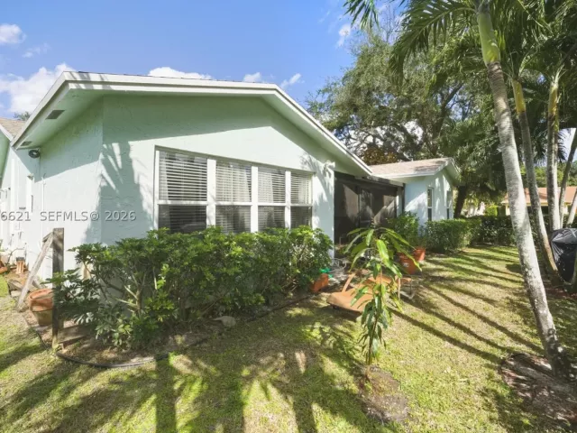 3-bedroom home for sale in Boca Raton - 10308 Greenbriar Ct - MondialRealty