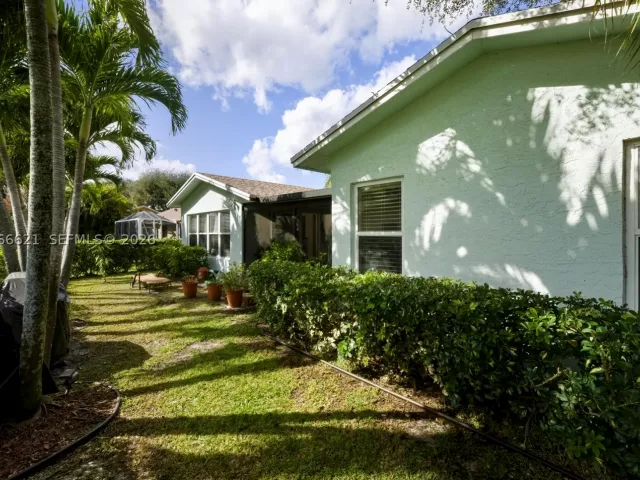 3-bedroom home for sale in Boca Raton - 10308 Greenbriar Ct - MondialRealty