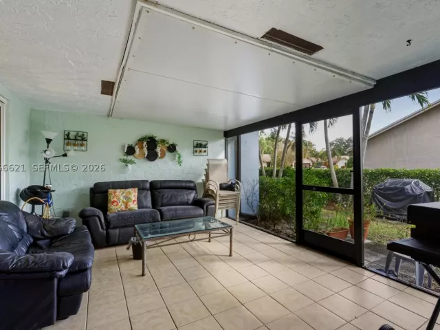 3-bedroom home for sale in Boca Raton - 10308 Greenbriar Ct - MondialRealty