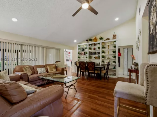 3-bedroom home for sale in Boca Raton - 10308 Greenbriar Ct - MondialRealty