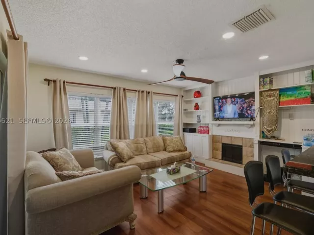 3-bedroom home for sale in Boca Raton - 10308 Greenbriar Ct - MondialRealty