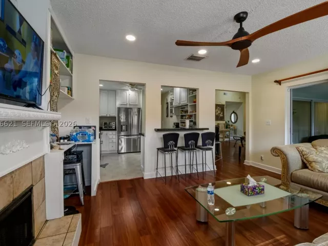 3-bedroom home for sale in Boca Raton - 10308 Greenbriar Ct - MondialRealty