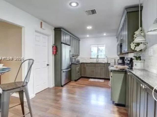 3-bedroom home for rent in Pompano Beach - 112 NE 10th Ave 0 - MondialRealty