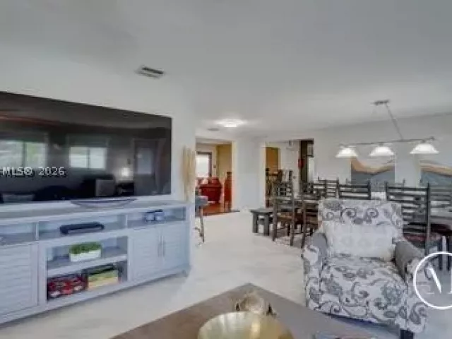 3-bedroom home for rent in Pompano Beach - 112 NE 10th Ave 0 - MondialRealty