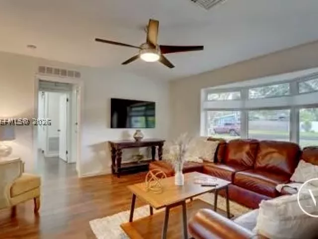 3-bedroom home for rent in Pompano Beach - 112 NE 10th Ave 0 - MondialRealty